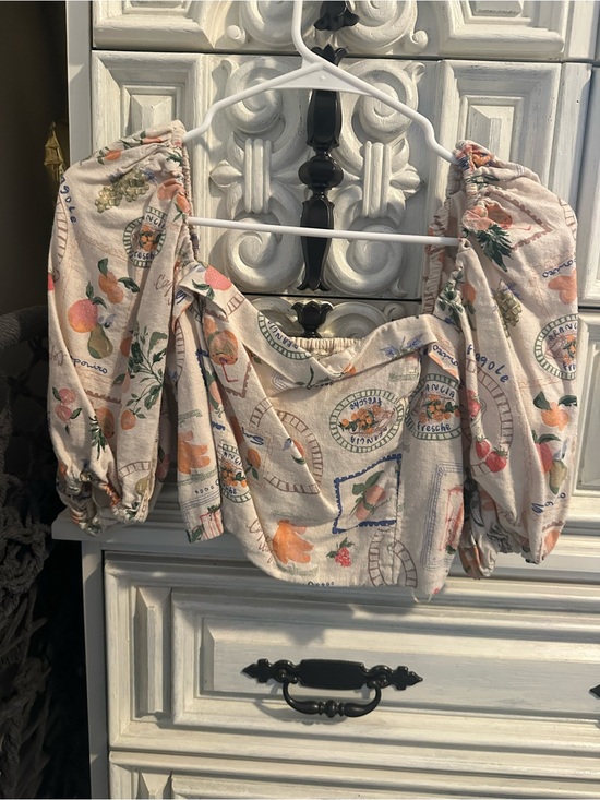Abercrombie & Fitch Tops - Abercrombie & Fitch Cream Floral and Peach-Print Puff Sleeve Top